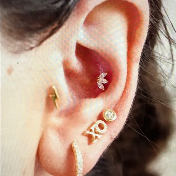 🎉 2 FOR 1 DELICATE MARQUISE STUDS AND SPARKLE RING.🎉 - Picture 2 of 7